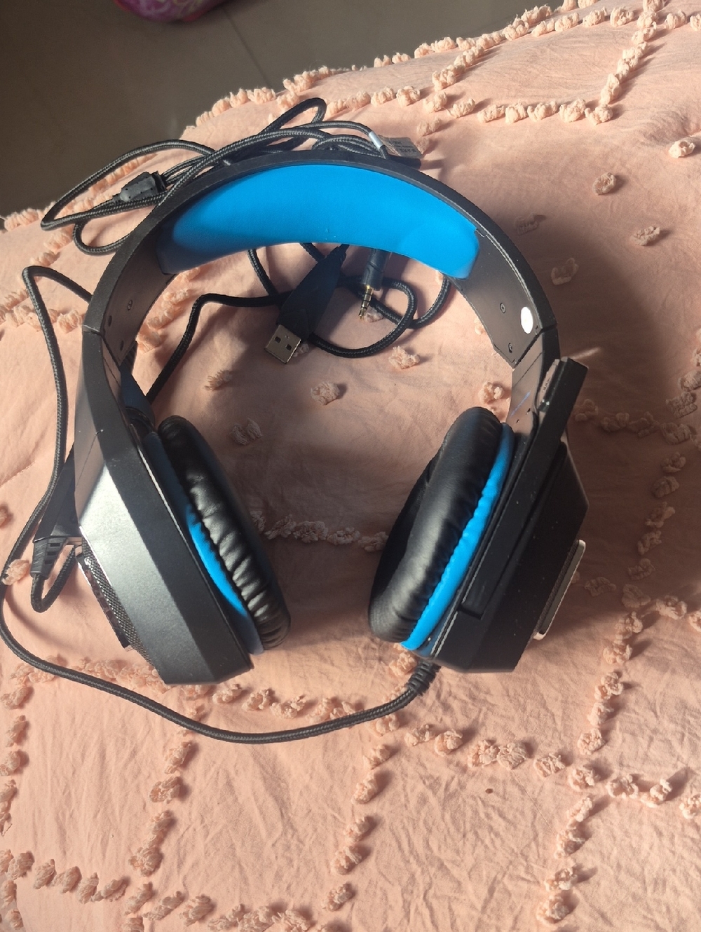 Wired Over-Ear Gaming Headset in Blue and Black - USB & 3.5mm